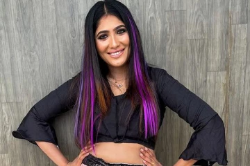 இரத்தத்தில் சிகிச்சை செய்த பிக்பாஸ் ஜுலி- அந்த முகத்து என்ன குரைச்சல்.