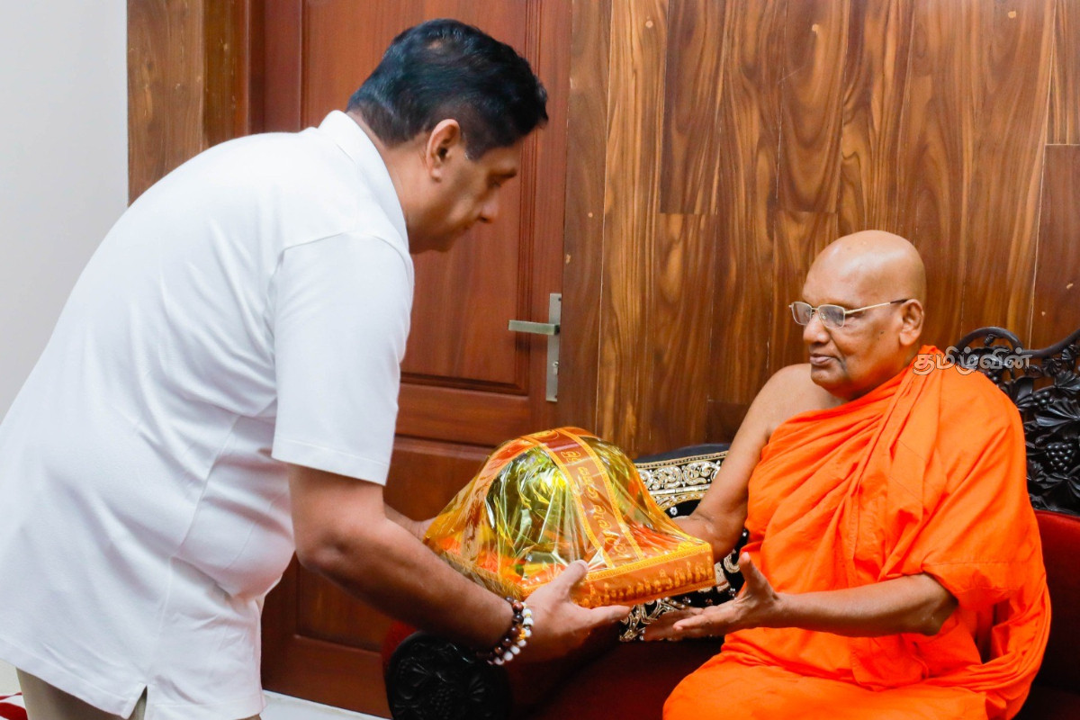 தேரர்களின் கௌரவத்தை நான் பாதுகாத்தே தீருவேன் - எதிர்க்கட்சித் தலைவர் சஜித் பிரேமதாஸ உறுதிமொழி | Opposition Leader Sajith Premadasa S Pledge தேரர்களின் கௌரவத்தை நான் பாதுகாத்தே தீருவேன் - எதிர்க்கட்சித் தலைவர் சஜித் பிரேமதாஸ உறுதிமொழி | Opposition Leader Sajith Premadasa S Pledge