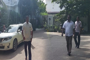 உடைந்தது கூட்டணி..! விக்னேஷ்வரன்- மணிவண்ணன் வெளிநடப்பு