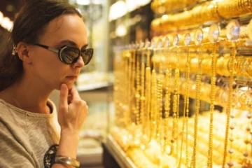 வரலாறு காணாத வகையில் உயர்ந்த தங்கம் விலை குறைந்தது