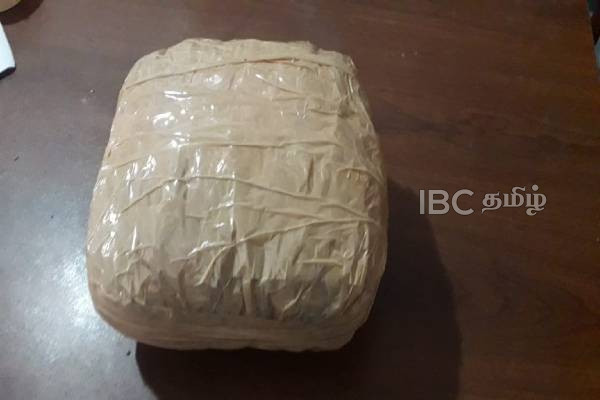 பேசாலை பகுதியில் கேரள கஞ்சா பொதியுடன் பெண் ஒருவர் கைது! | A Woman Was Arrested With A Pack Of Kerala Ganja