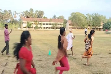 யாழில் கல்லூரி ஒன்றில் இடம்பெற்ற ஓட்டப் போட்டியில் சிறிபாய்ந்த வயோதிப் பெண்மணிகள்!