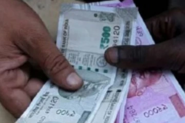 பணப்பட்டுவாடா செய்த திமுக பிரமுகர்கள் 2 பேர் கைது