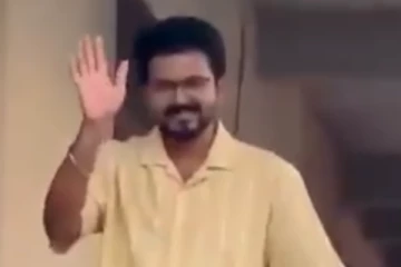 ஜனநாயகன் லுக்கில் ரசிகர்களை சந்தித்த நடிகர் விஜய்.. வைரல் வீடியோ