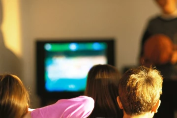 ஹாலிவுட் படம் பார்த்தால் குழந்தைகளுக்கு 5 ஆண்டு சிறை - அதிர்ச்சி உத்தரவு