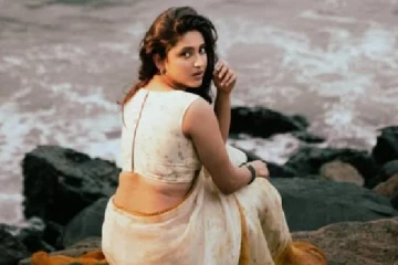 கடற்கரையில் ஹாயாக ஒரு போஸ்!! பிக்பாஸ் நடிகை நடிகை ஆயிஷாவின் புகைப்படங்கள்..