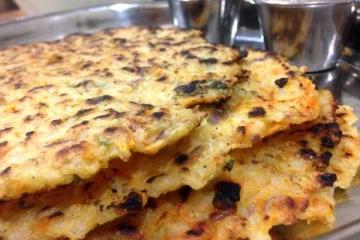 மீந்து போன சாதம் நிறைய இருந்தால் தூக்கி போடாமல் ரொட்டி செய்வது எப்படி?