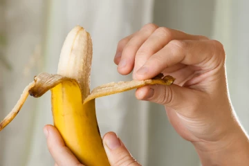 வாழைப்பழம் தொண்டையில் சிக்கி வயோதிபர் பலி