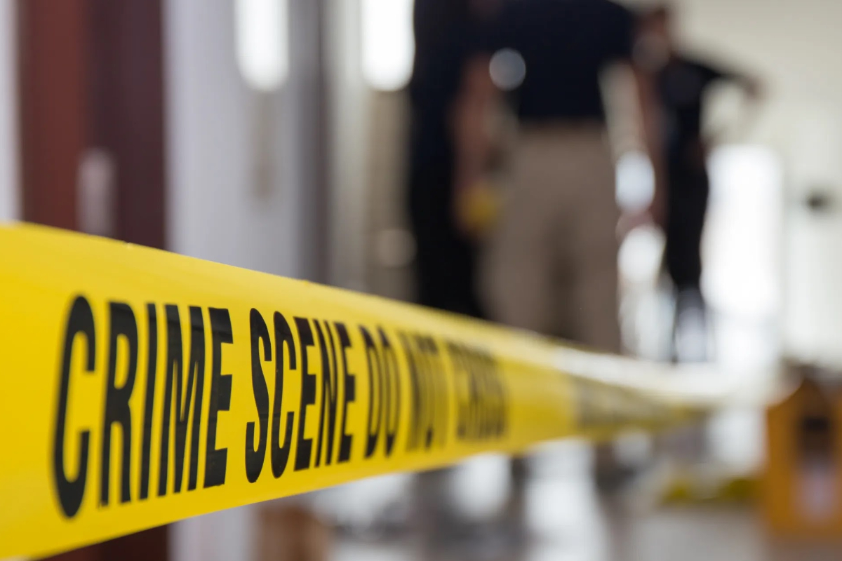 வீட்டிற்குள் புகுந்து துப்பாக்கிச் சூடு முயற்சி ; துரத்தி துரத்தி தாக்கப்பட்ட நபர் | Gunmen Enter House Man Chased And Attacked