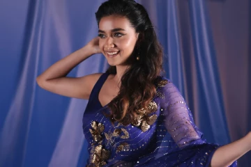 கீர்த்தி சுரேஷ் சேலையில் அழகிய போட்டோஷூட்