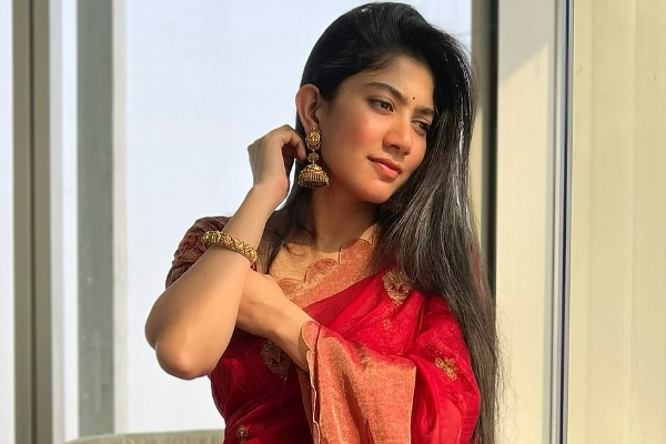 சீதையாக மாறும் சாய் பல்லவி.. இந்த பிரம்மாண்ட படத்தில் நடிக்கிறாரா? | Sai Pallavi To Play Sita In Ramayan சீதையாக மாறும் சாய் பல்லவி.. இந்த பிரம்மாண்ட படத்தில் நடிக்கிறாரா? | Sai Pallavi To Play Sita In Ramayan