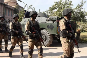 பாகிஸ்தான் இராணுவத்தினரின் அதிரடி நடவடிக்கை ; 8 பயங்கரவாதிகள் சுட்டுக்கொலை