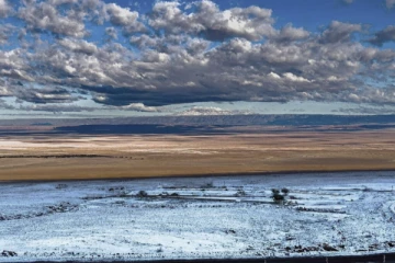 உலகின் மிகவும் வறண்ட அட்டகாமா பாலைவனத்தில் பனிப்பொழிவு