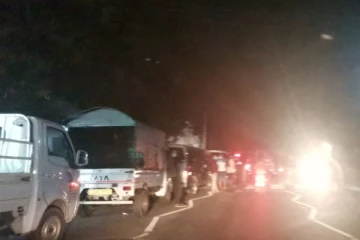 நாடளாவிய ரீதியில் டீசல் மற்றும் பெட்ரோலுக்கு பெரும் தட்டுப்பாடு (PHOTOS)