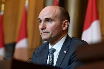 மொத்த கனேடியர்களுக்கும் தடுப்பூசி கட்டாயம்: சுகாதார அமைச்சர் கண்டிப்பு