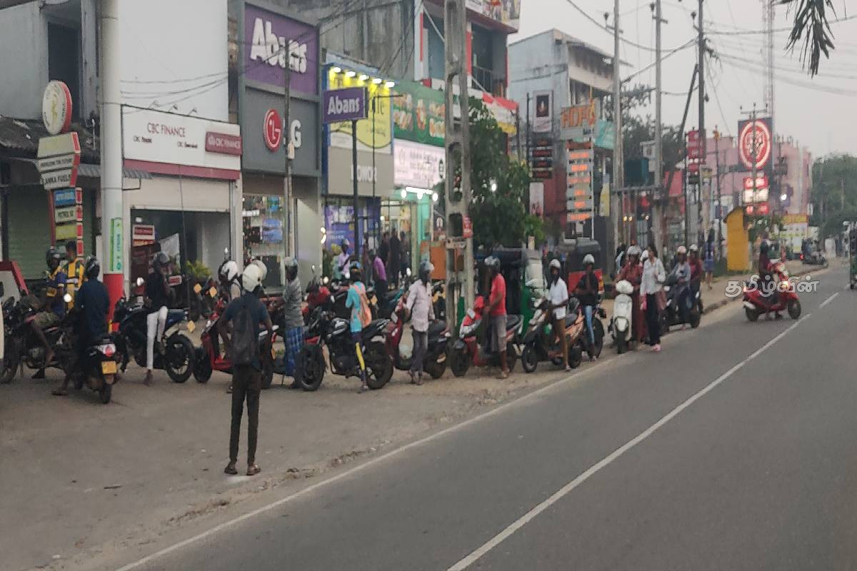 இலங்கையில் மீண்டும் எரிபொருள் வரிசை | Srilanka Fuel Crisis