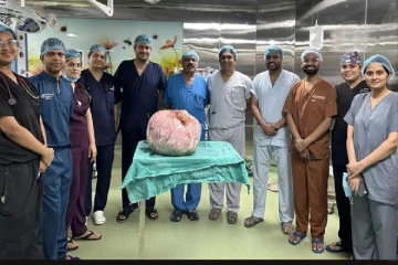 மருத்துவ உலகில் சாதனை -பெண்ணின் வயிற்றிலிருந்து 15 கிலோ கட்டி அகற்றம்