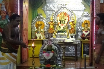 கோவிட்டிலிருந்து நாடு மீள வேண்டி வவுனியாவில் விசேட வழிபாடு