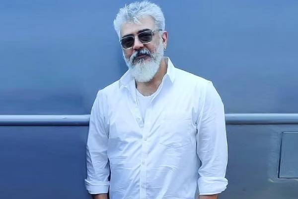 இளம் வயதில் நடிகர் அஜித் இப்படியா ஒல்லியாக இருந்தார்- இதுவரை யாரும் பார்த்திராத புகைப்படம்