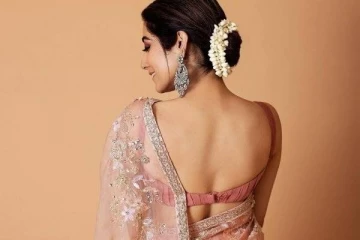 வாய்ப்பு கொடுத்தே கட்டுப்பாட்டில் வைத்திருக்கும் ஒல்லி இசைஞானி!! தனியறை வரை செல்லும் பாடகி..