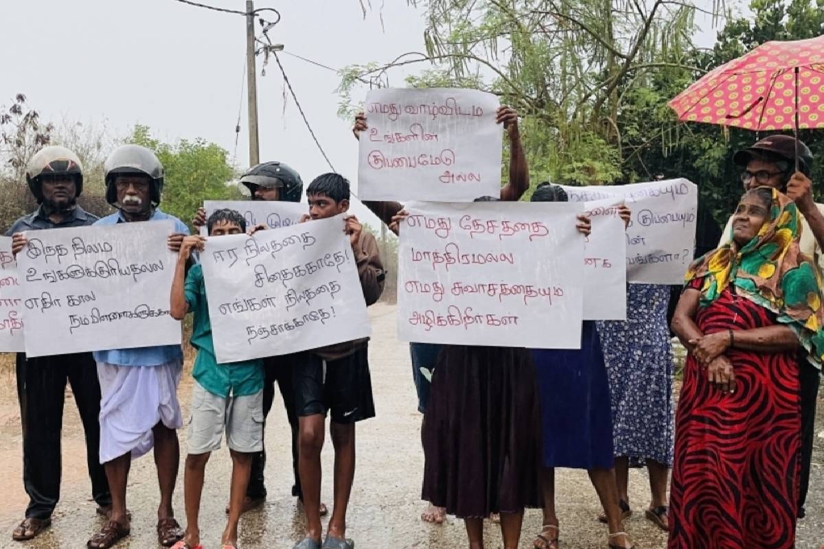 யாழ்.கீரிமலையில் 300 டிப்பர் கழிவுகள் ; கொட்டும் மழையிலும் மக்கள் போராட்டம் | 300 Tipper Loads Of Waste At Keerimalai Jaffna யாழ்.கீரிமலையில் 300 டிப்பர் கழிவுகள் ; கொட்டும் மழையிலும் மக்கள் போராட்டம் | 300 Tipper Loads Of Waste At Keerimalai Jaffna