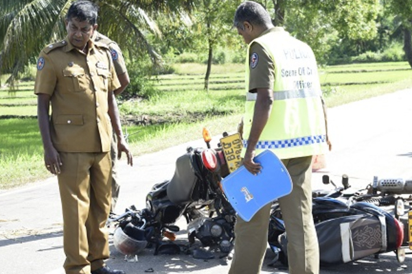 நேருக்கு நேர் மோதிய மோட்டார் சைக்கிள்கள் ; பரிதாமாக பிரிந்த இரு உயிர்கள் | Head On Collision Of Motorcycles