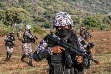 மட்டக்களப்பில் தரையிறங்கிய  வெளிநாட்டுப் படை!