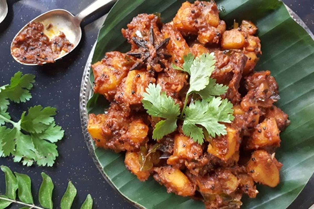 உருளைக்கிழங்கு வறுவல் இப்படி பொடி பண்ணி வைச்சிக் கொடுங்க.. சுவை அள்ளும். | How To Prepare Tasty Potato Varuval At Home
