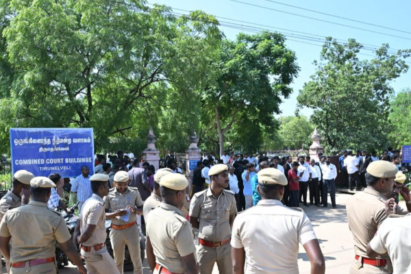 தமிழகத்தை உலுக்கிய ஆணவக்கொலை; | It Professional Hacked To Death In Tirunelveli