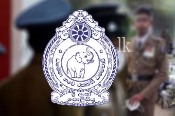 පොලිස් නිලධාරීන් පිරිසක් හිටපු පොලිස් සැරයන්වරයෙකුට අමානුෂික ලෙස පහරදෙයි.