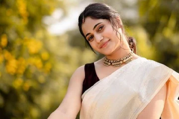 புதுவருட வாழ்த்து தெரிவித்த லொஸ்லியா: பெரும் குழப்பத்தில் ரசிகர்கள்