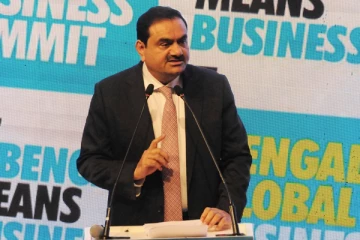 ඉන්දියාවම හෙල්ලූ ලොව තුන්වැනි ධනපතියා. (PHOTOS)