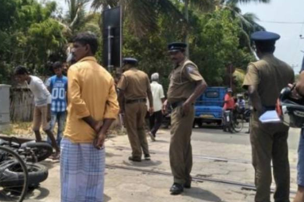 இலங்கையில் பெரும் சோக சம்பவம்... பரிதாபமாக உயிரிழந்த இளம் கர்ப்பிணிப் பெண்! | Pregnant Woman Died Hit By Auto In Hambantota
