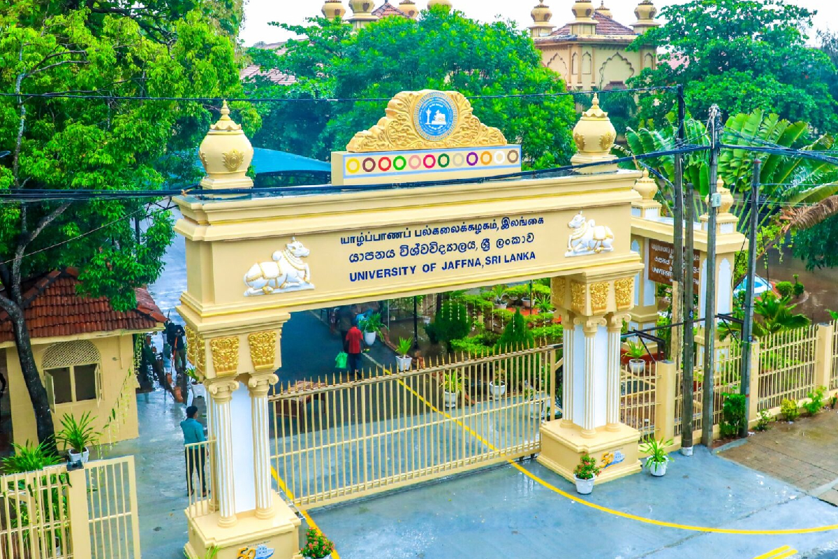 மழை அங்கியுடன் அடங்கிய மழலையில் உயிர் - இதுவே தீர்வு: யாழ். பல்கலை மாணவர் ஒன்றியம் | International Investigation Jaf Uni Students Union மழை அங்கியுடன் அடங்கிய மழலையில் உயிர் - இதுவே தீர்வு: யாழ். பல்கலை மாணவர் ஒன்றியம் | International Investigation Jaf Uni Students Union
