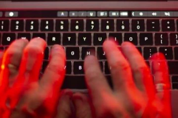 கனடாவில் இணைய வழி மோசடிகள் குறித்து எச்சரிக்கை