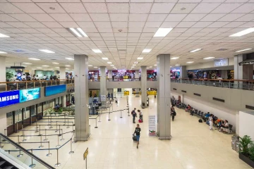 இத்தாலி செல்ல முயன்ற இலங்கையர்கள் விமான நிலையத்தில் கைது