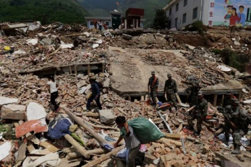 சீனாவில்  சக்தி வாய்ந்த  நில அதிர்வு ; 3 பேர் பலி, 70 ஆயிரம் பேர் பாதிப்பு