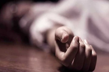 போலீசின் பாதுகாப்பில் தங்கிய மனைவி - கண்டுபிடித்து சரமாரியாக வெட்டிய கணவன்