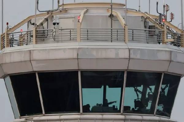 விமானப் போக்குவரத்துக் கட்டுப்பாட்டாளர்களுக்கு மிரட்டல் விடுத்த ஜனாதிபதி ட்ரம்ப் | Trump Threatens Air Traffic Controllers