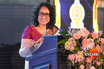 සෞන්දර්ය විෂය තෝරගත් සිසුන්ට පණිවිඩයක් විෂය ගැන අගමැතිනි හරිනිගෙන් තීරණයක් - ඉදිරියට සෞන්දර්ය විෂය විභාගයට නෑ?