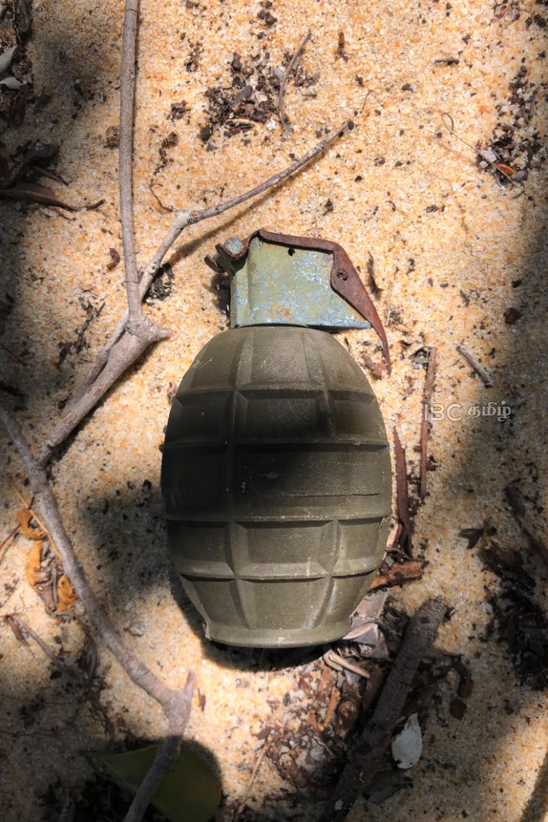 யாழில் போர்க்காலக் கையெறி குண்டு மீட்பு! | Maruthankeny Police Secure Wartime Bomb யாழில் போர்க்காலக் கையெறி குண்டு மீட்பு! | Maruthankeny Police Secure Wartime Bomb