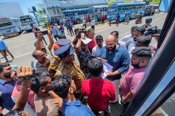 மட்டக்களப்பில் பதற்ற நிலை; சாணக்கியனை தாக்க முயன்றதால் பரபரப்பு!(Photos) | Tension In Batticaloa Tried To Attack Chanakyan