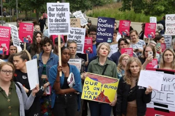 அமெரிக்காவில் பல்வேறு பகுதிகளில் மக்கள் போராட்டம்