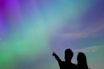 பிரித்தானியாவில் வண்ணமயமான ஒளி காட்சி... காண மக்களுக்கு அரிய வாய்ப்பு!