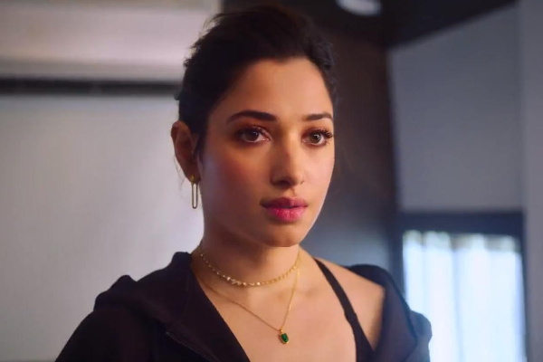 இந்த புகைப்படத்தில் இருக்கும் இந்திய அளவில் பிரபலமான நடிகை யார் தெரியுமா.. தெரிஞ்சா ஷாக் ஆகிடுவீங்க | Popular Indian Actress Childhood Photo