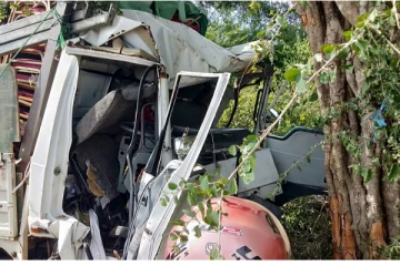 ஹன்ரர் ரக வாகனம் கட்டுப்பாட்டையிழந்து விபத்து: இருவர் படுகாயம் (Video)