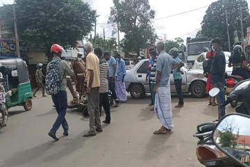 காருடன் மோட்டார்சைக்கிள் மோதி விபத்து - இளைஞரொருவர் காயம்