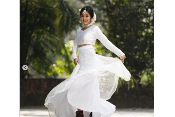 ரசிகர்களை கவர்ந்த அஜித்தின் ரீல் மகள் அனிகா - அதுவும் இப்படியொரு உடையிலா | Anikha Latest Photoshoot Gone Viral