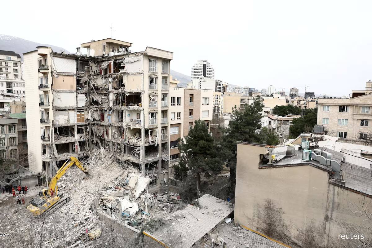 மில்லியன் வீரர்களுடன்... ஈரான் விடுத்த மிரட்டல்: மீண்டும் 10 நாள் அவகாசம் அறிவித்த ட்ரம்ப் | Tehran Threatens Trump Backs Off