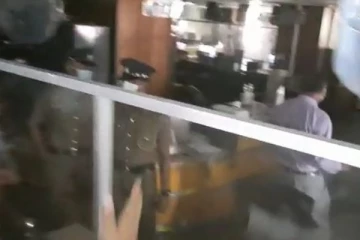 කොළඹ ප්‍රධාන ස්ථානයක නොසන්සුන්කාරී තත්ත්වයක්..වහාම පොලිසිය කැඳවයි.(VIDEO)